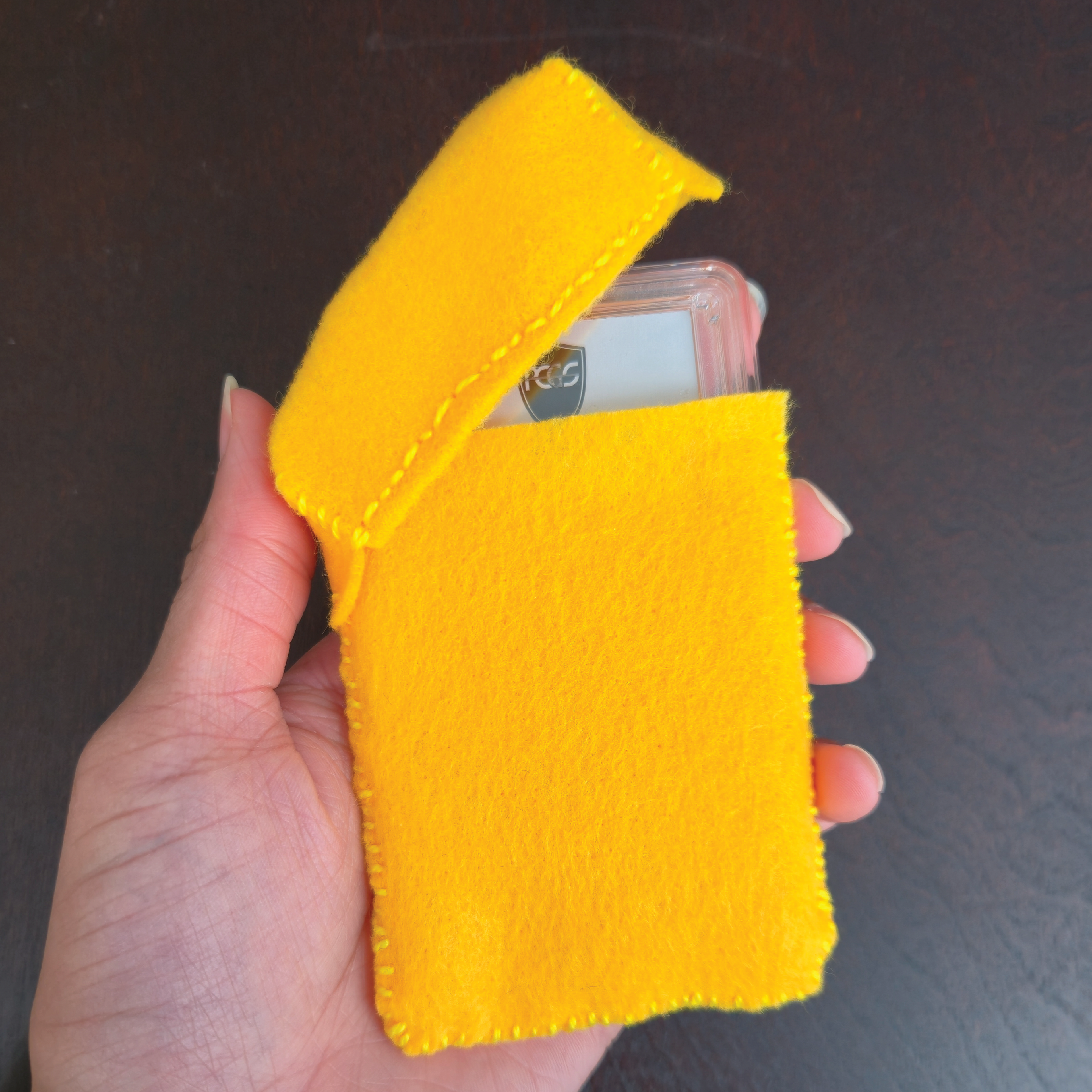 Clab Sleeve (Yellow)